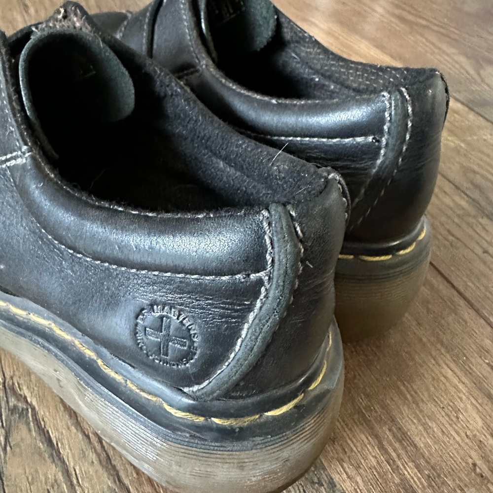 Doc Martens size 8 black vintage style (as in these are 20 + years old ) 😝 - Picture 6 of 6